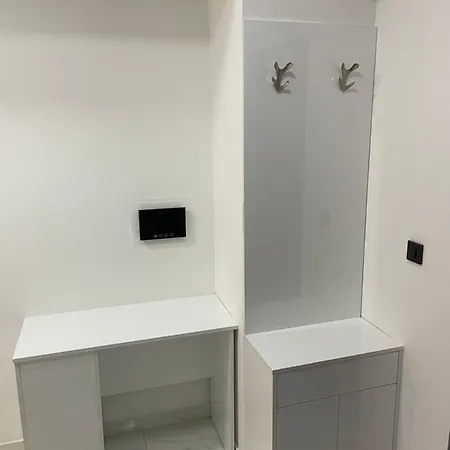 Luka - Iconic Flatiron - Free Parking Appartement Skopje