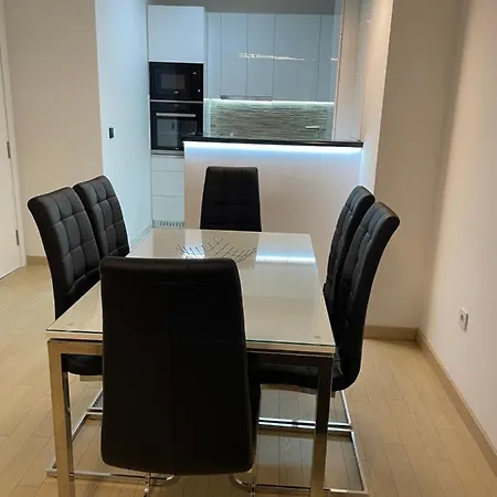 Luka - Iconic Flatiron - Free Parking