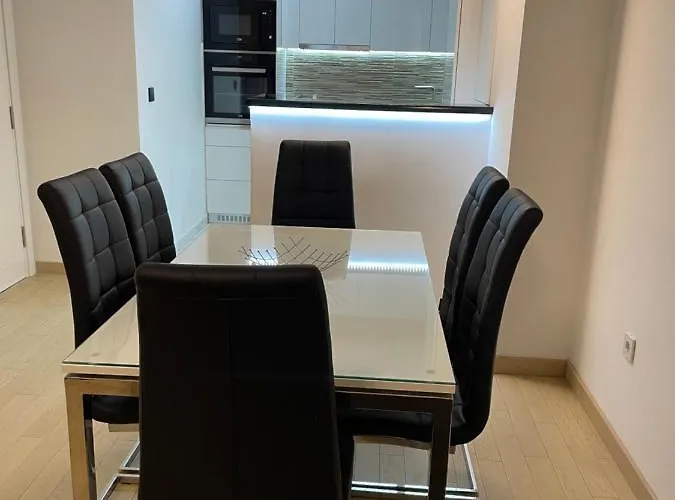 Luka - Iconic Flatiron - Free Parking