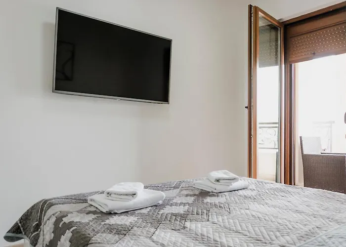 Luka - Iconic Flatiron - Free Parking Apartament Skopje